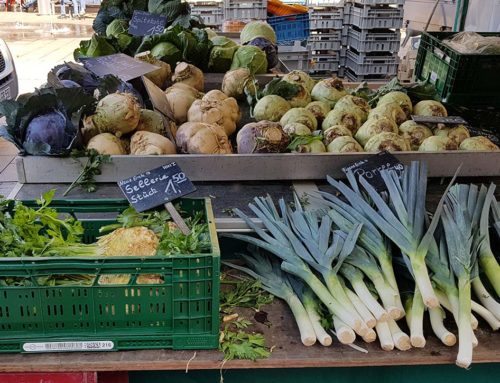 Wochenmarkt am Dienstag vor Heiligabend